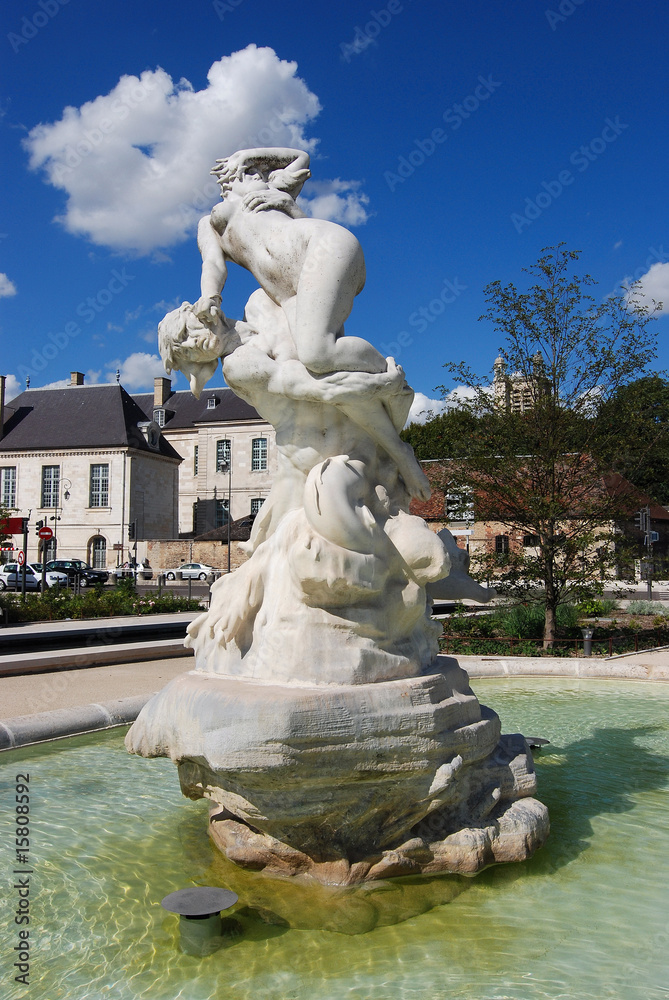 Place de la Libération , Troyes (10) Statue 