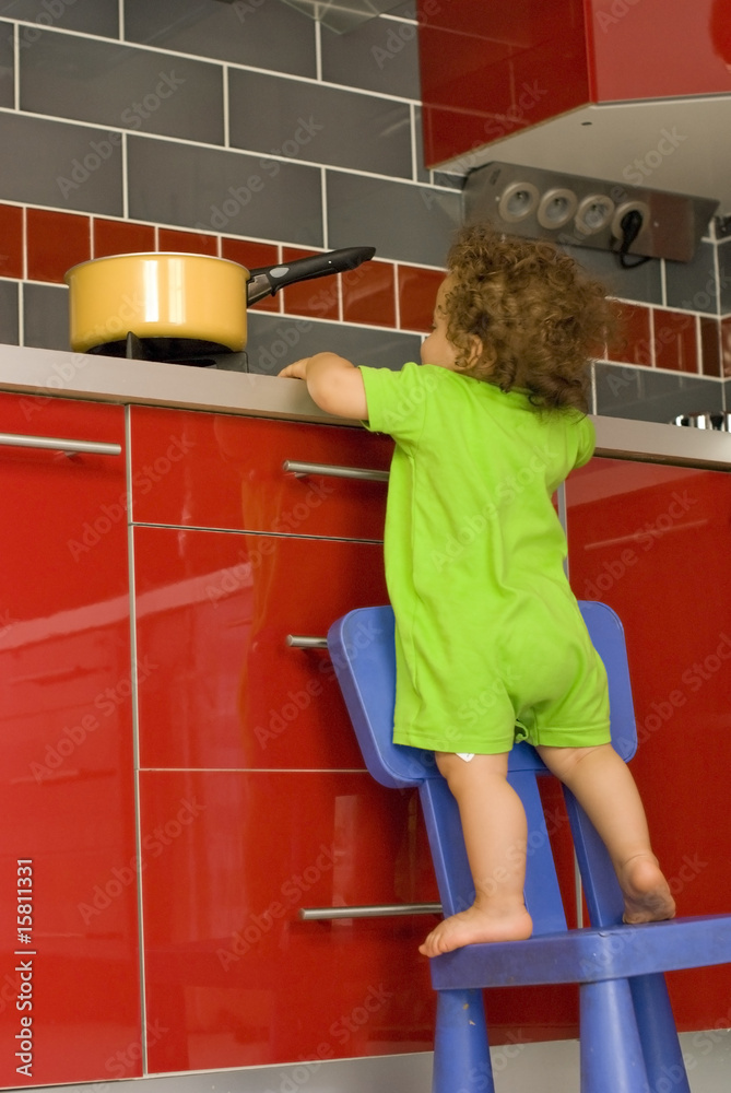 Danger Accident Domestique Bebe Joue Avec La Gaziniere Stock Photo Adobe Stock