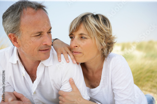 Portrait d'un homme et d'une femme se regardant