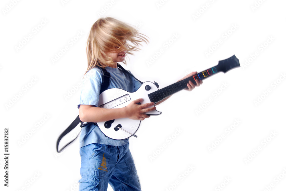 Enfant joyeux jouant de la guitare éléctrique Enfant joyeux jouant de la guitare éléctrique
