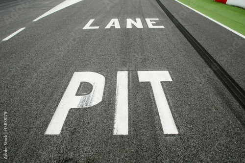 Pit Lane de circuito de velocidad © Maxisport