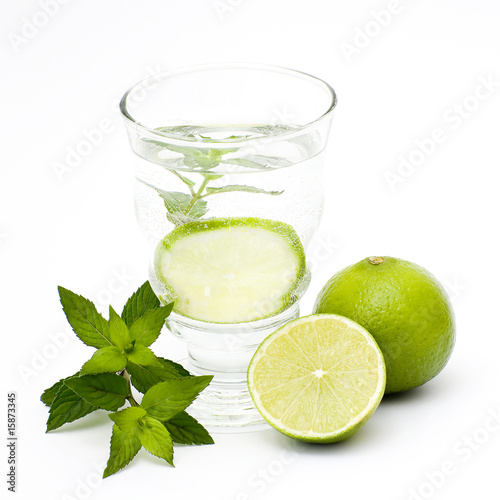 water with lime and mint