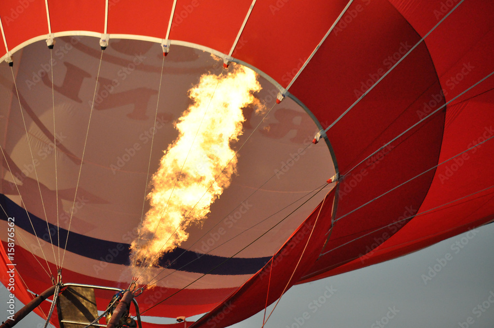 Obraz premium Gonflage mongolfière