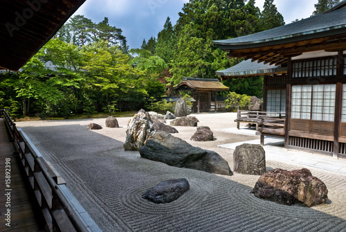 Fototapeta Tradycyjny buddyjski ogród skalny w Koya-san. Japonia.