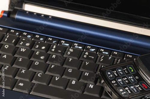 Wallpaper Mural Mobile and laptop Torontodigital.ca