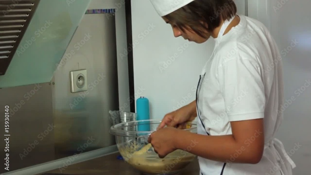 incorporer les pralines dans la pâte incorporer les pralines dans la pâte