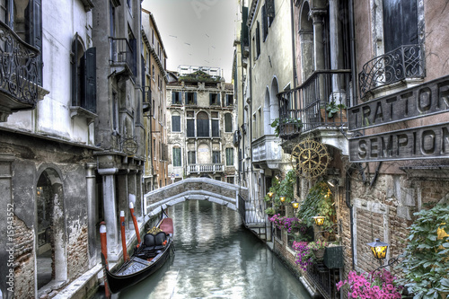 Gondola, palazzi i most, Wenecja, Włochy