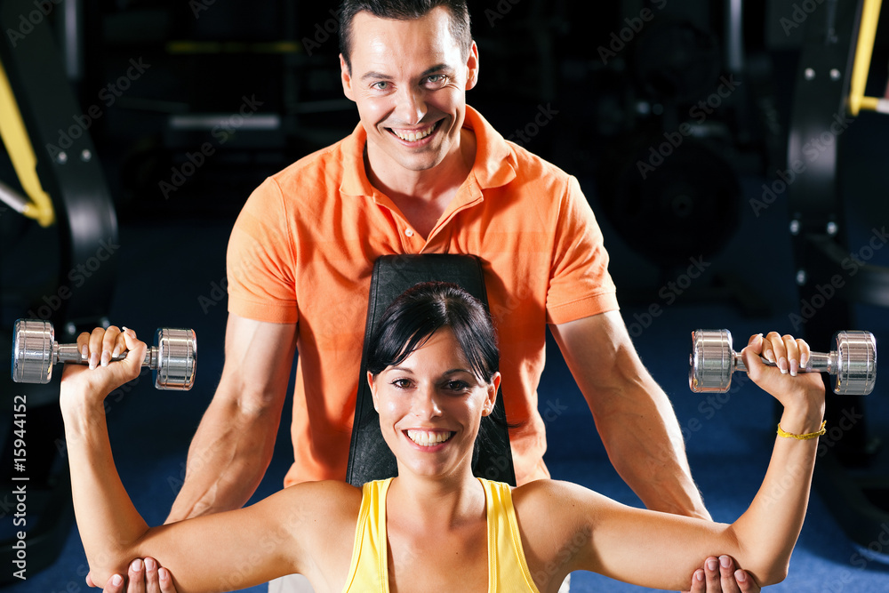 Fototapeta premium Personal Trainer in gym