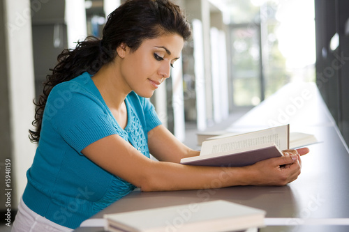 woman reading Free Download woman reading - GFXLoad