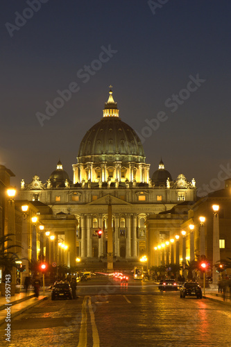 Rome - st. Peters cathedral in night © Renáta Sedmáková