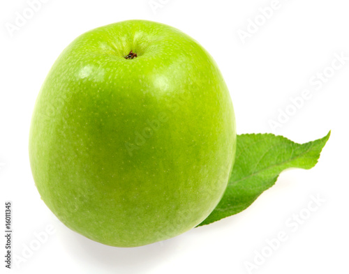 fresh green apple with green leaf