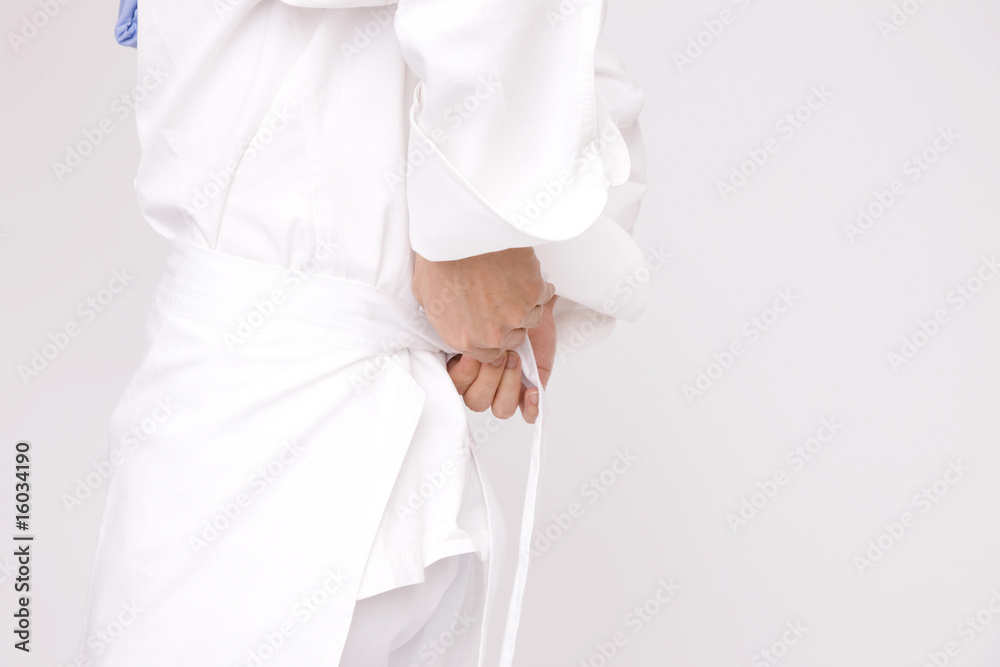 制服に着替えるコック 制服に着替えるコック