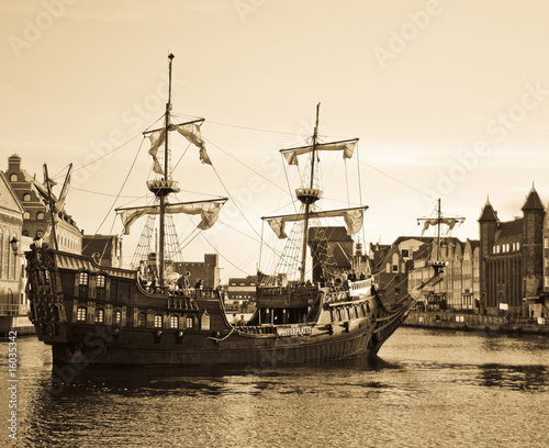 Wallpaper Mural old sail Torontodigital.ca