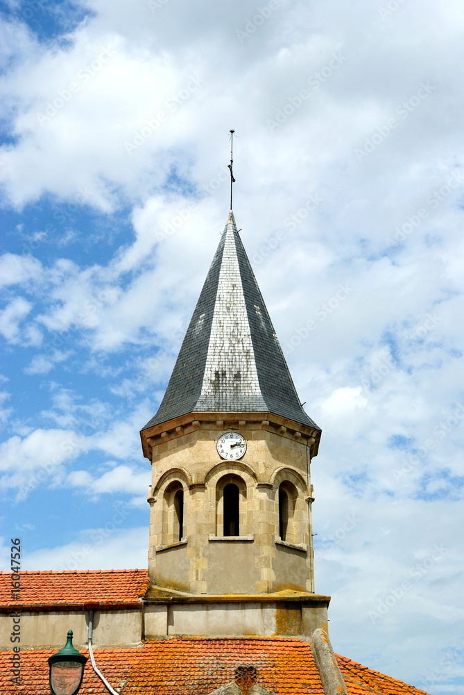 Fototapeta premium Clocher de l'église de Varennes-sur-Morge (63)