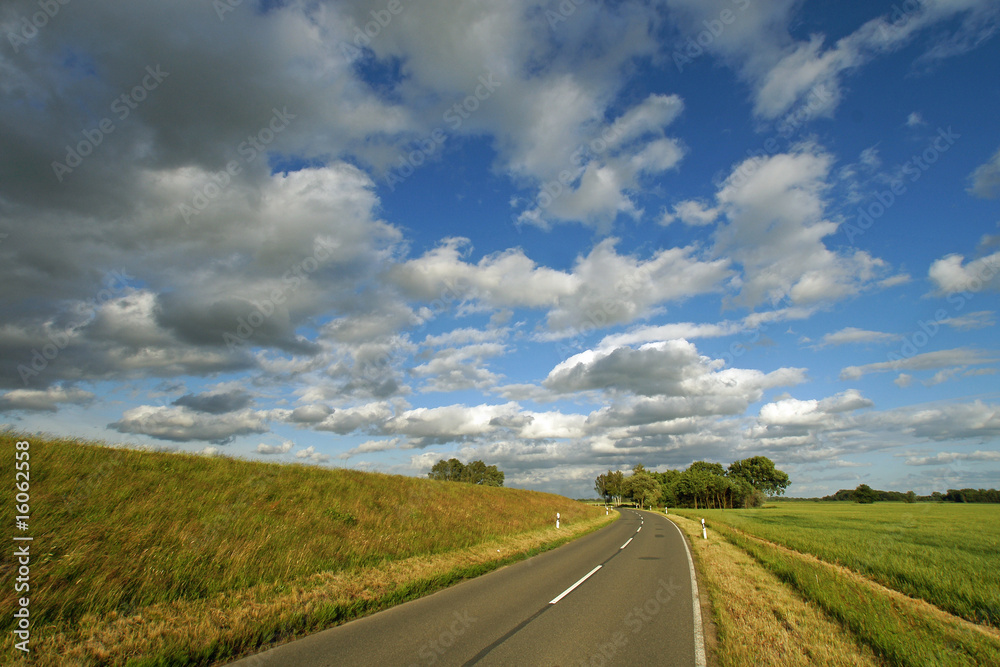 Fototapeta premium Strasse am Deich