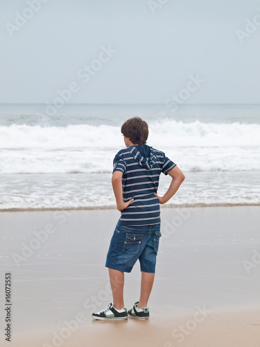 Adolescente en la playa