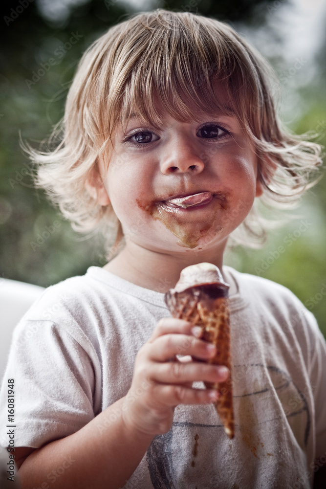 gourmand coquin glace bébé sucrerie bonbon enfant aimer dessert Stock Photo