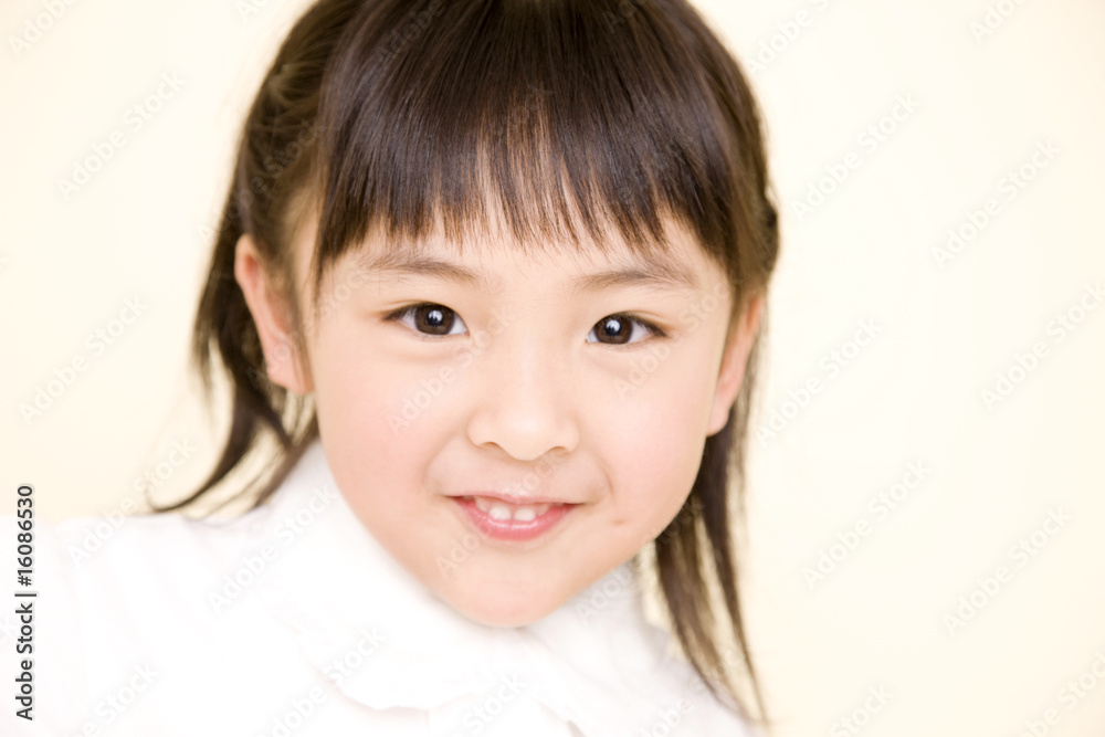 微笑む子供 微笑む子供