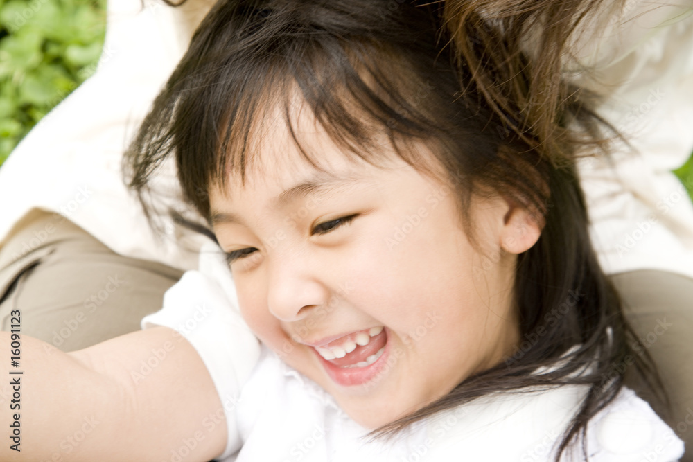 母親と遊ぶ女の子 母親と遊ぶ女の子