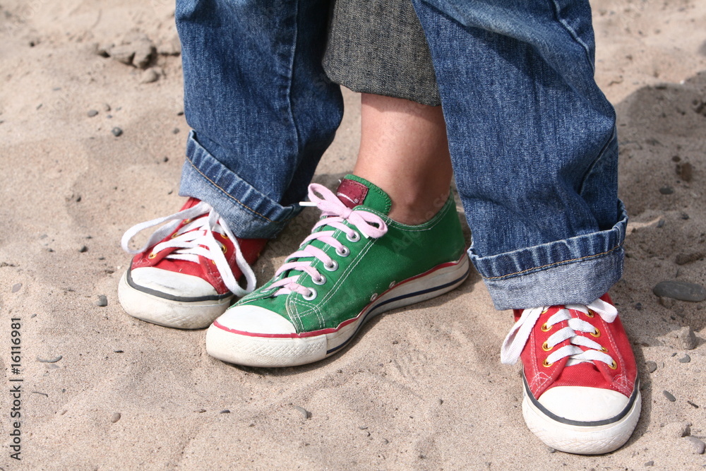 Leinenschuhe in rot und grün