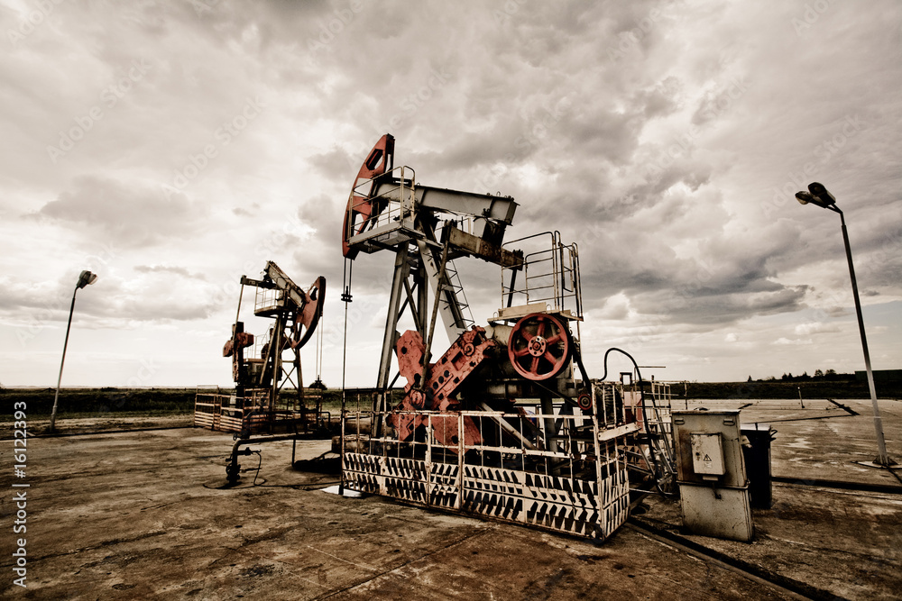 Fototapeta premium Oil pump in the field