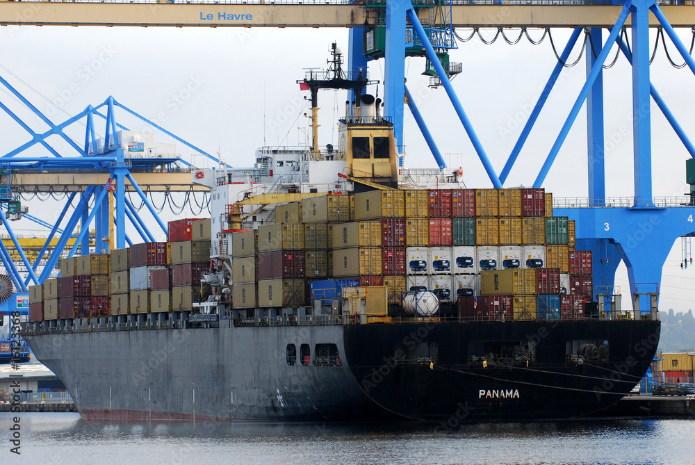 Naklejka premium Porte-containers à quai