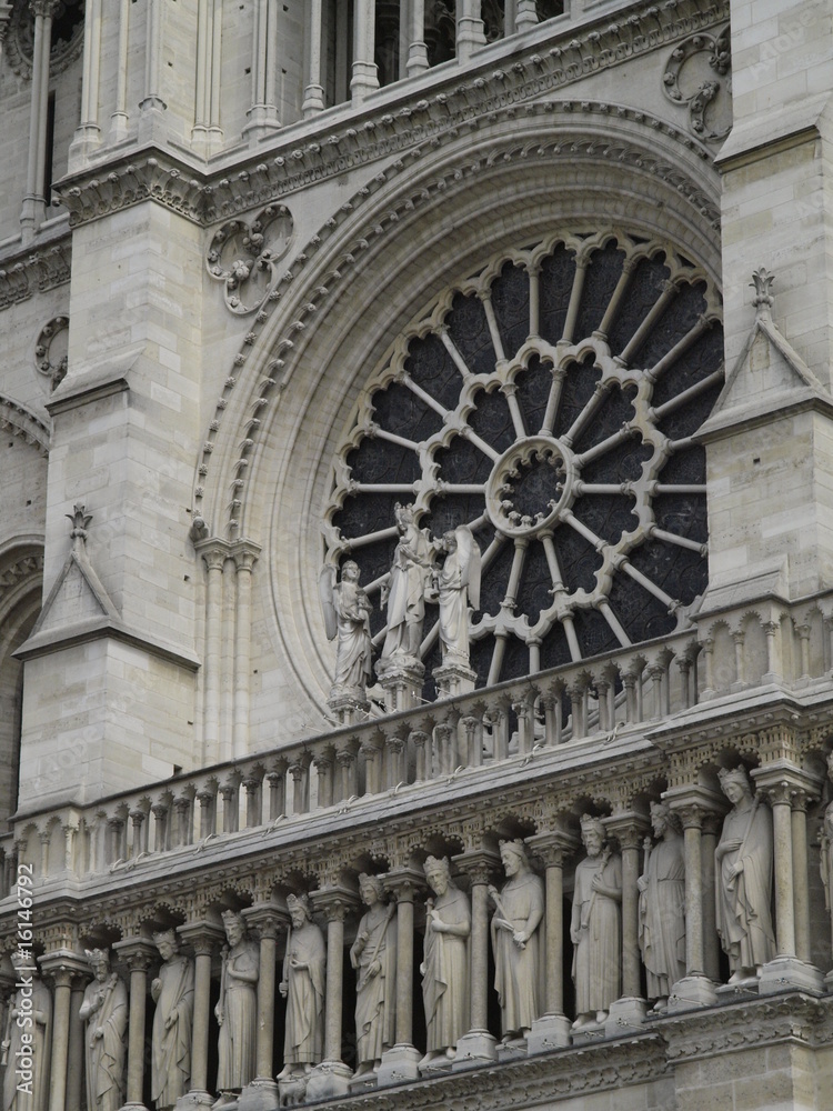 Roseton en el portico de Notre Dame de Paris