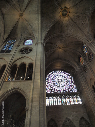 Vidrieras y columnas de Notre Dame de Paris