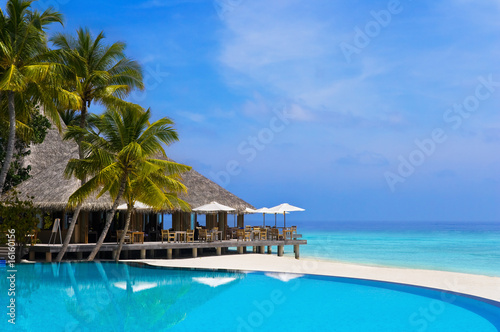 Obraz Kawiarnia i basen na tropikalnej plaży