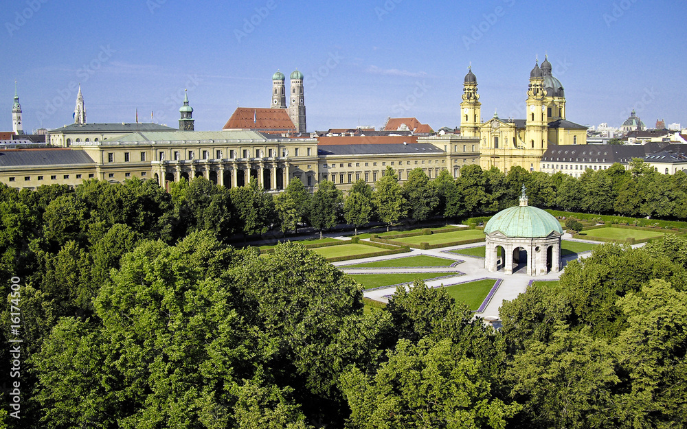 Hofgarten – Residenz – Theatinerkirche in München - obrazy, fototapety, plakaty 