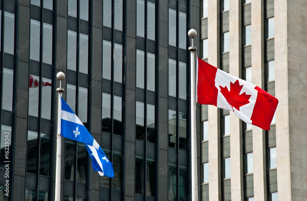 Drapeaux québecois et canadiens Drapeaux québecois et canadiens