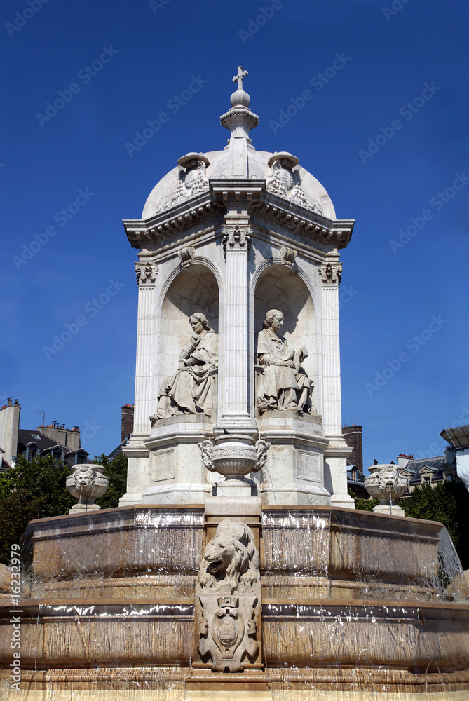 Statue place Saint Sulpice - Paris