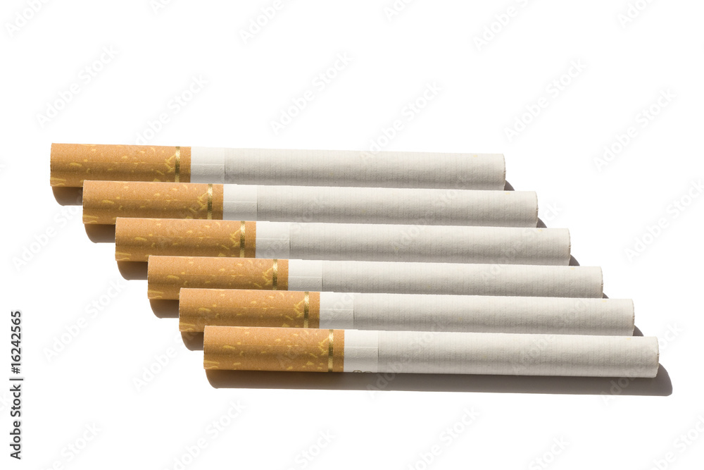 cigarettes sur fond blanc cigarettes sur fond blanc