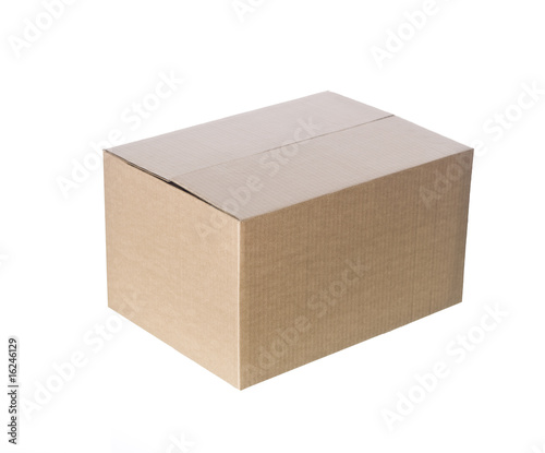 Closed cardboard box © gemenacom
