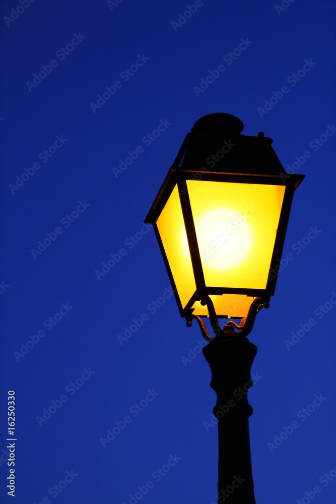 Laterne bei Nacht