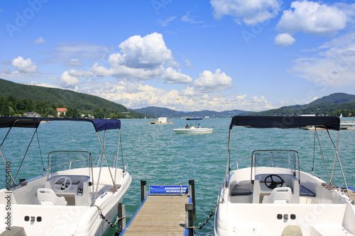 Boote am Bootssteg auf dem Wörthersee