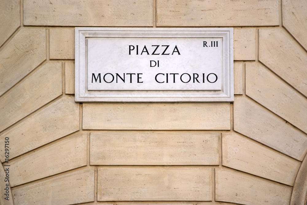 Obraz premium Roma, piazza Montecitorio, targa in marmo