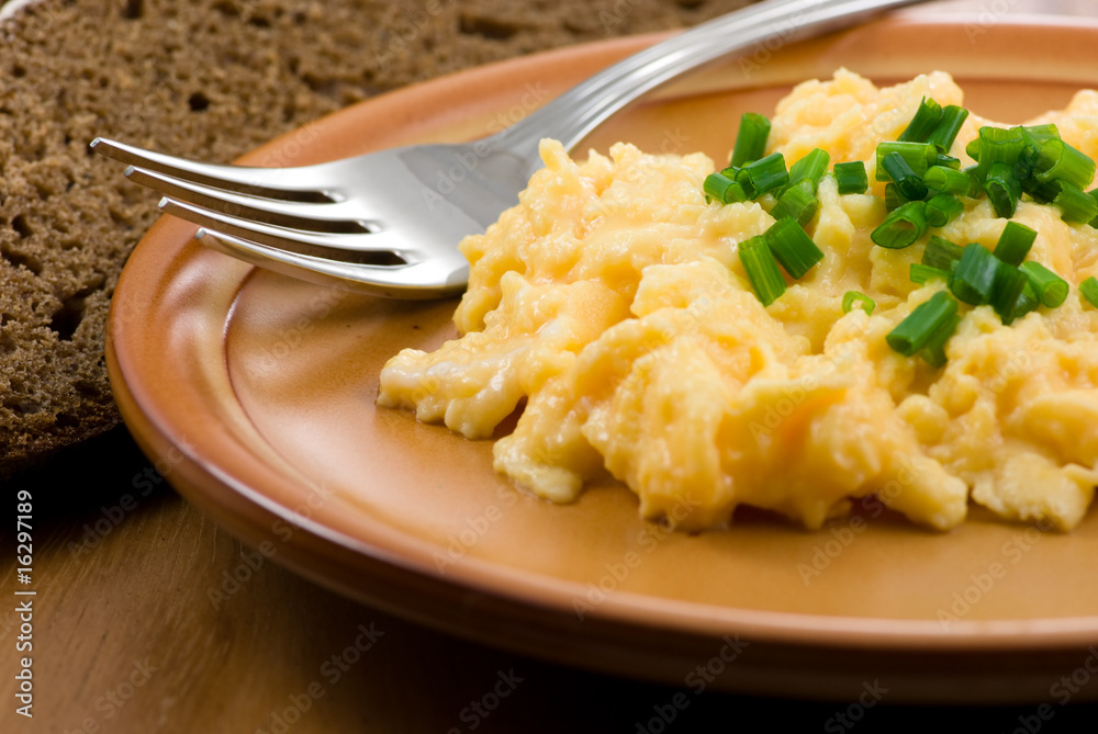 Scrambled eggs with fresh chive