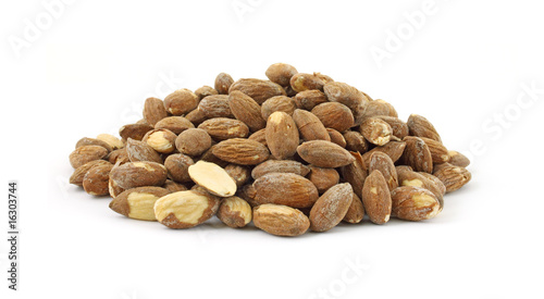 Side view of a small pile of almonds