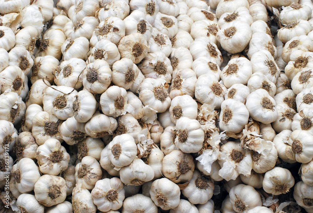 Raw garlic Raw garlic