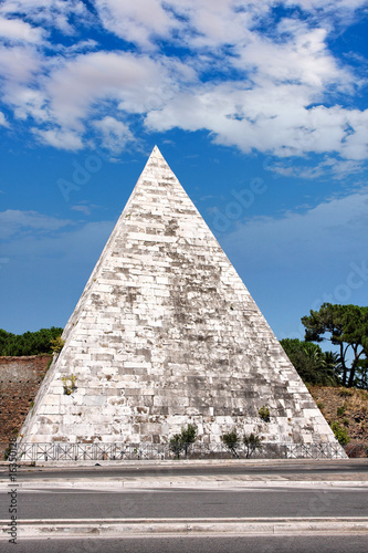Pyramide des Cestius in Rom