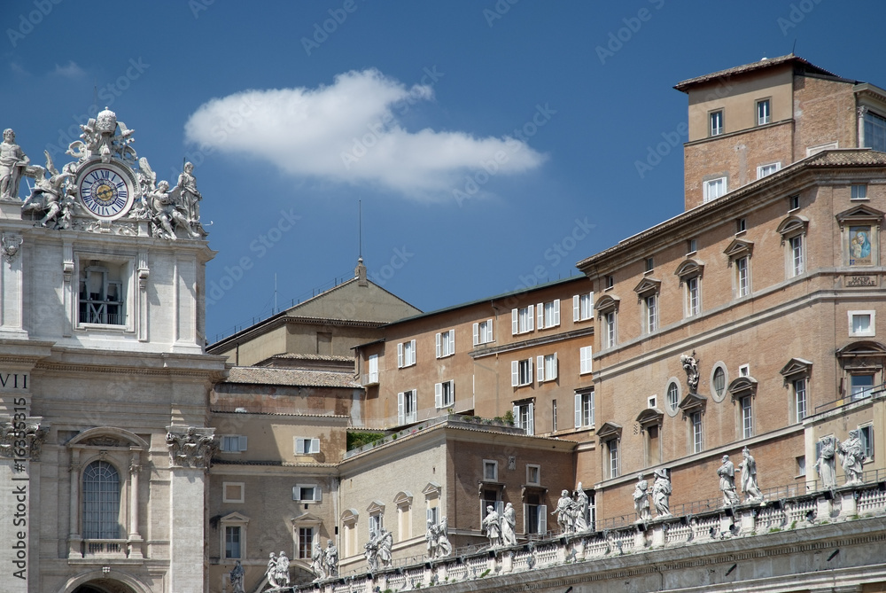 Roma, i Palazzi Pontifici visti da piazza San Pietro