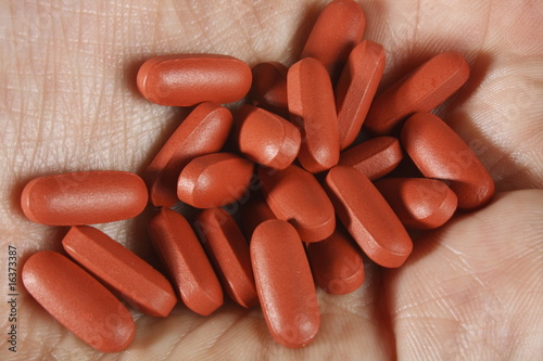 Φωτογραφία ibuprofen painkillers in palm of hand