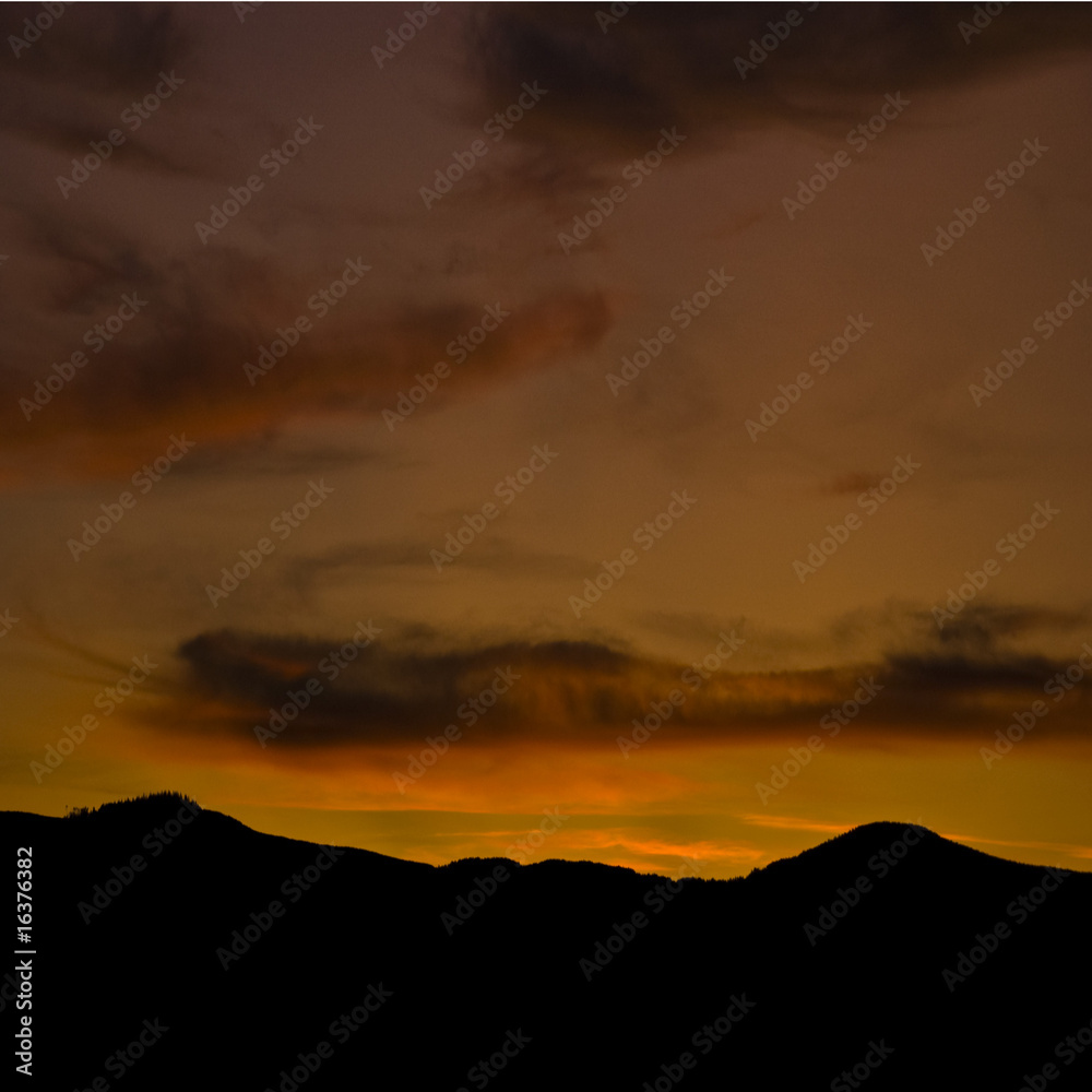 Obraz premium Mountain with orange sky