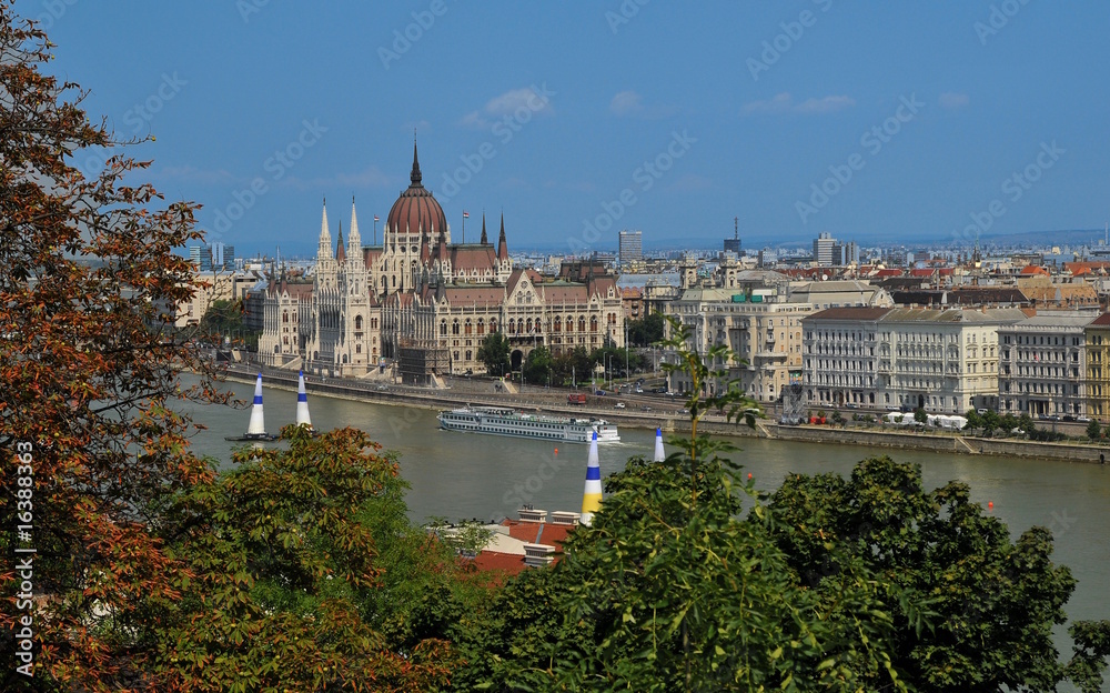 Fototapeta premium Budapest Parlament am Donau