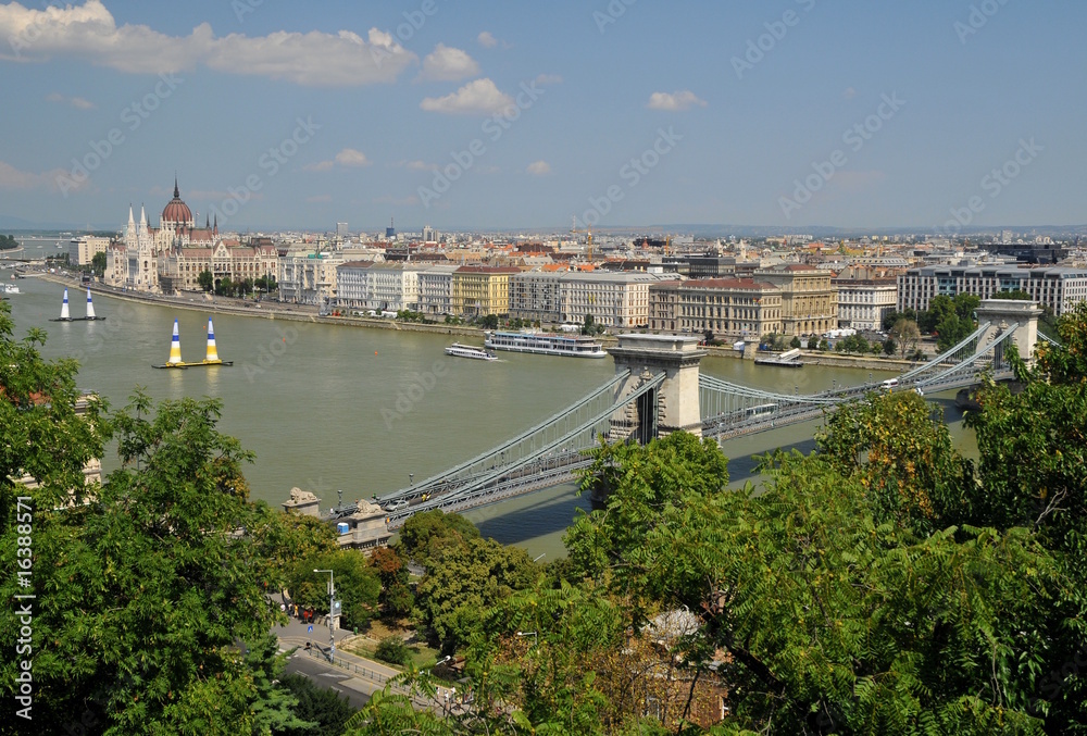 Budapest Parlament am Donau