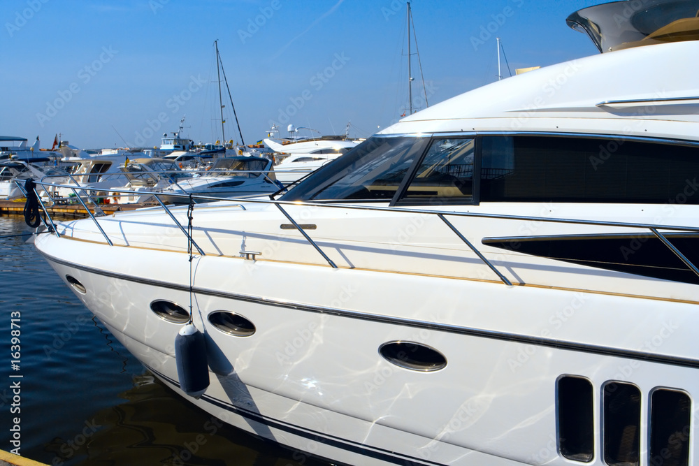 Fototapeta premium luxurious white yacht
