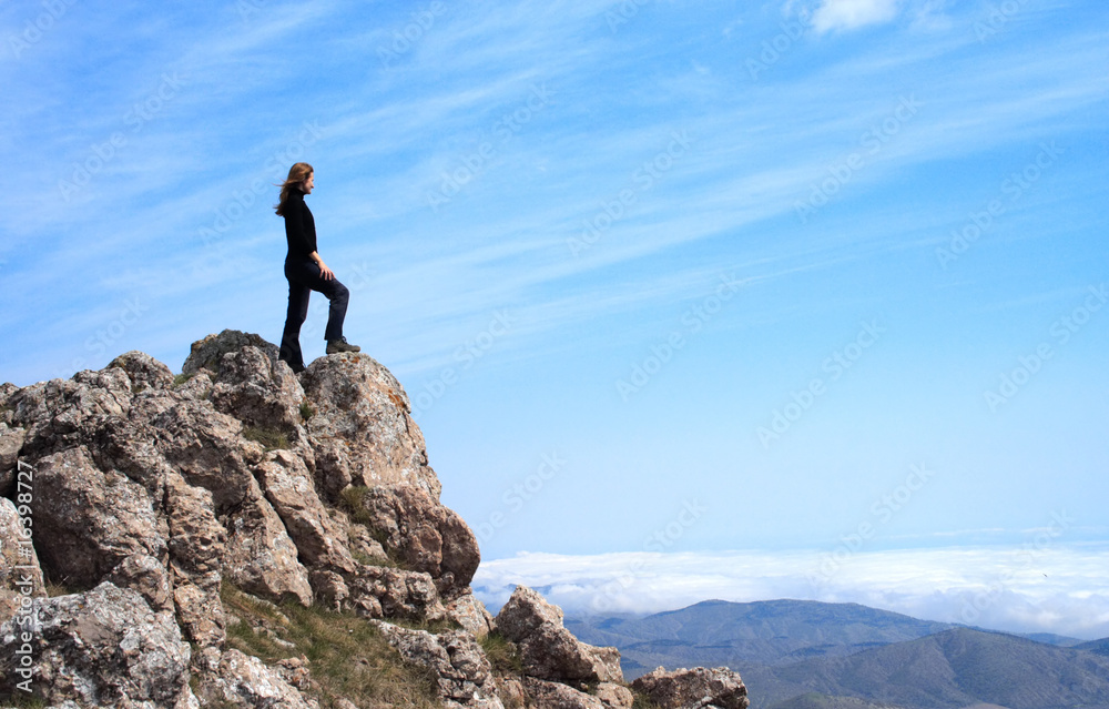 Obraz premium girl on a rock