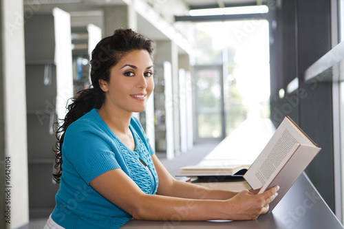 woman reading Free Download woman reading - GFXLoad