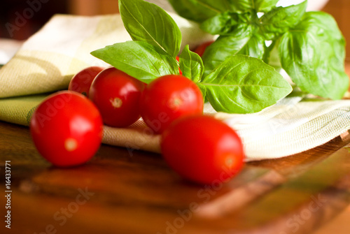 Cherry tomatoes with basil